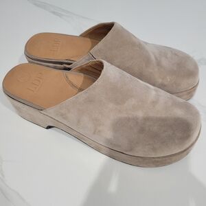 L'AmourDesPieds Women's Tan Suede Slip-On Shoes Size 10